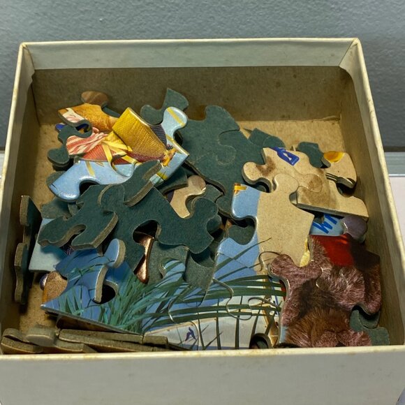 Vintage Springbok "The Beach Bears" Mini Jigsaw Puzzle 7" x 7" Hallmark Cards - Picture 3 of 7